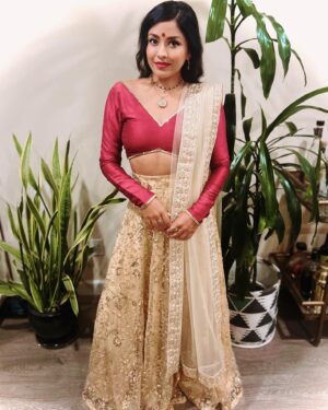 Tiya Sircar Instagram - Diwali Dinner Recap 🪔

🥻 : @thesareeroom 
💄 : yours truly
💎 : Mama Sircar

For tha culture 🇮🇳🪷🕉️🥰
