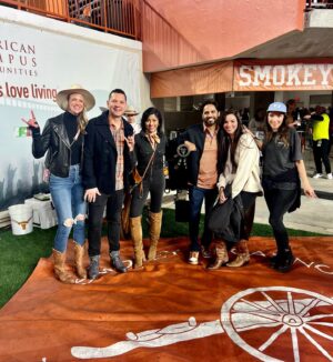 Tiya Sircar Instagram - We did it! My beloved Texas Longhorns are headed to the Big 12 Championship, baby! HOOK ‘EM HORNS! 🤘🏽🏈🤠🐂🥹

#TexasLonghorns #LonghornsNation
#TexasForever #ArchManningFTW😍

Thank you times a million to ma girl @hillaryjenson for the most crazy fun home game extravaganza yesterday! Was truly one for the BOOKS. 📚🙌🏽