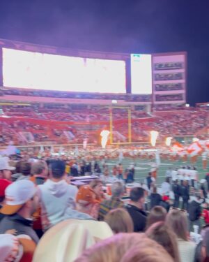 Tiya Sircar Instagram - We did it! My beloved Texas Longhorns are headed to the Big 12 Championship, baby! HOOK ‘EM HORNS! 🤘🏽🏈🤠🐂🥹

#TexasLonghorns #LonghornsNation
#TexasForever #ArchManningFTW😍

Thank you times a million to ma girl @hillaryjenson for the most crazy fun home game extravaganza yesterday! Was truly one for the BOOKS. 📚🙌🏽