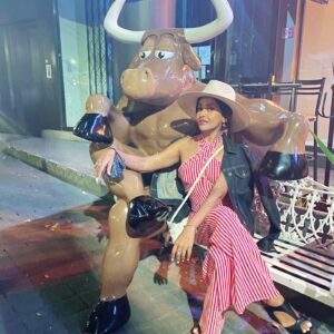 Tiya Sircar Instagram - It’s 5:50 am here in the UK (I’m jet lagged AF) and OU STILL SUCKS!

Longhorns will understand. The rest of you may not. 

Hook ‘em, Horns and trust that I will be finding a way to watch our #3 ranked Texas Longhorns BEAT THE HELL OUTTA OU! 🤘🏽🤘🏽

#HookEm #TexasFight #RedRiverRivalry #mentallyIminDallastoday😆