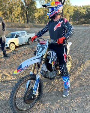 Toby Price Instagram - Kit is 🔥 
Thanks @alpinestars @bellhelmets @oakley for keeping me dialled 
@redbullau