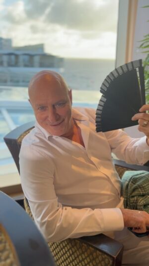 Tom Colicchio Instagram - Tonight. @bravotopchef finale Part 1. 🪭🪭🪭