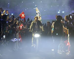 Tom Cruise Instagram - To all the athletes, I understand and respect your passion, your dedication, your work ethic, to push yourself to the highest level of skill. Congratulations to each of you for what you have achieved, you are an inspiration to all. To the beautiful city of Paris, thank you for hosting this extraordinary event. It has been a privilege to be a part of this iconic sporting tradition. I am grateful to have been a part of this Olympic moment. I look forward to @la28games 

📷 @gettyimages / McQ