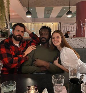 Tom Cullen Instagram - Had a bloody lovely time at my pal @jackwhitehall ‘s @foodslut Pop Up with this lot. We posed and ate burgers. It was perfect 📸: @snowskull