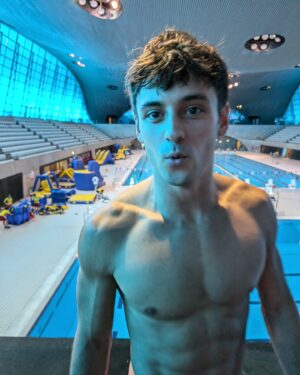 Tom Daley Instagram - Last session in London ✅ Next stop…PARIS! 🇫🇷 💦