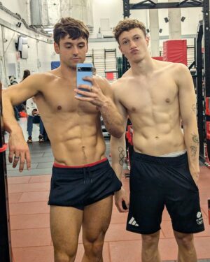 Tom Daley Instagram - Training Camp so far… 🏋️‍♀️💦🧶