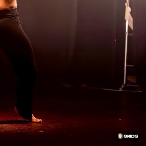 Tom Duquesnoy Instagram - j’ai vu des danseuses 
plus douces que le vent
plus diables que l’enfer 

j’ai vu des femmes 
m’aimant à leur perte 
plus humbles qu’une vallée
plus troubles que la guerre 

j’ai vu des rencontres 
entrer en mon Âme
plus belles que les fins d’été
plus étranges que le noir
