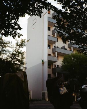 Tom Randall Instagram - Vonder Crack, just a walk down from a couple of iconic night spots in Berlin, is the best thin hands corner splitter I’ve found so far. Reds most of the way, with a few sections of perfect hands thrown in to calm the mind 😊. 

This one still remains unclimbed as near the top it had a short section of baggy greens which I was not at all convinced I could reverse if needed… better to play it safe and return with a rope at some point. Absolutely superb bit of technical climbing overall… just as good as most of the desert 5.11s. 

The offwidth “Kraft Width” overlooking The Spree was again a perfect 5.11 wide challenge. Either arm bars or hand-fist stacks, but coupled with a very shallow feature means the heel-toe action has to be overly used… no knee/thigh locks here 😄

Thanks to @cantnollie for joining me on yet another early morning sesh, for taking the pics and generally watching out for trouble 😄📸