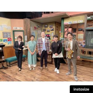Tomomi Kuno Instagram - 🚃⛴🌸✨

こんばんは♪

久しぶりのフィード更新です！
ストーリーズでは更新しましたが
先週も #BS日テレ #妄想トレイン
ご乗車ありがとうございました( ´ ▽ ` )ﾉ🚃✨
MCの #友近 さんと #礼二 さんに
久野的鉄道の兄・
ダーリンハニー #吉川正洋 さん、
徳ちゃんこと #徳永ゆうき くんとの
実車トレインいかがでしたでしょうか？？😂💦

またまた雨の中のロケでしたけれど🙏🏻☔️、
#千光寺 さんをはじめとした尾道観光や、
#川西康之 さんデザインの #SEASPICA で
久しぶりに島巡りも出来て
島フェチの血も騒ぐ贅沢なロケでした🥰
(さながら台風中継でしたが🤣🤣🤣✨w

アシスタントの久野でない3両編成の時にも
友近さんと礼二さんが沢山遊んでくださり
ファンさんだけでなく
地元の友人たちからも
多くの反響をいただきました😭😭😭✨

#Tver #Hulu でも配信中なので
BS見られない方は是非！
そちらでもご乗車くださいね(*´꒳`*)🚃🌸
https://tver.jp/corner/f0074685

※衣装(トップス)は #frenchpave さんに
お世話になりました♡♡♡
@frenchpave_official @frenchpave_zozotown

さて！今週は、#ホリプロ の大先輩
#榊原郁恵 さんが番組に初乗車下さいます❣️

鉄道好きゲストは、 #NHKラジオ第1
#てつおと でもお馴染みで
すっかり妄想ファミリーでもある
サクソフォーン奏者 #上野耕平 さん🎷

郁恵先輩に、沢山写真を撮っていただいたので
オンエア後またたっぷり公開しますね♡

是非是非！ご期待ください🙌🏻🚂✨

————————————————————————
★ただいま出演中！★
タモリ電車クラブ🚂／BSフジ「鉄道伝説」
テレ東「なないろ日和！」「よじごじDays」

🚃BS日テレ「#友近礼二の妄想トレイン」
毎週月曜 21:00〜

🚃NHKラジオ第1「鉄旅・音旅出発進行！」
毎週金曜 20:05〜 #てつおと

🚃NACK5「スギテツのGNRR」
毎週日曜 朝 6:00〜

🚇4冊目の鉄道本発売中‼️
#東京メトロとファン大研究読本 #カンゼン 刊
#女子鉄アナウンサー #久野知美 著 #南田裕介 監修
Amazonはコチラ(*´꒳`*)🌸
https://www.amazon.co.jp/dp/486255587X
(プロフィールからも飛べます📖)

#鉄道とファン大研究読本
#女子鉄アナウンサー久野知美のかわいい鉄道
#京急とファン大研究読本 もよろしくね🥰
#女子鉄 #鉄道女子 #鉄道 #鉄道好きな人と繋がりたい 
————————————————————————