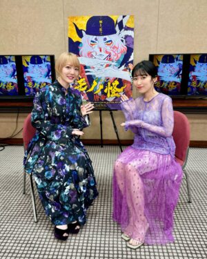 Tomoyo Kurosawa Instagram - 香菜ちゃんに会えたよ🌷

「香菜ちゃん香菜ちゃん」と馴れ馴れしく呼ばせていただいています。
うちタマでの共演以来たくさんお世話になって、尊敬している大先輩。
全てを正しくしてしまう魔法の人。
久しぶりに会えて元気が出ました🌱
おいしいもの食べにいく日がたのしみだなぁ💭

劇場版モノノ怪　唐傘
全国の映画館で絶賛上映中です。
この週末、是非劇場でご覧ください！

#花澤香菜