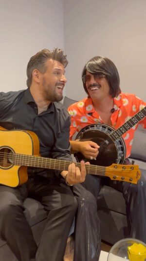 Tonis Sfinos Instagram - Ομάδα που κερδίζει…δεν αλλάζει! Πάνος-Τόνι μας ξεσηκώνει!!! Non stop @club22athens