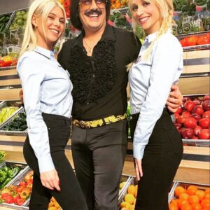 Tonis Sfinos Instagram - Έφτασε η μέρα ήρθε η στιγμή, το Supermarketsweep να δούμε στη τιβί, Χριστούγεννα και ας έχουμε χωρίς να δουμε χιόνια, ο Σφήνος σας υποδέχεται με κέφι και  με ψώνια :-) Στις 18:40 στο Mega και αυριο new episode ίδια ώρα ιδιο κανάλι ίδιο μαλλί #supermarketsweepgreece #συναγελαζομαι #μουσική_αναστατωση #πανδαιμόνιο_στους_διαδρομους #σούπερ_προσφορες_σε_φρυγανιες #κονσερβα_ριο_παρε #ελιες_θρουμπες #τσικλες #πικλες #φικλες #ζουζουνιές_στα_ραφια #φλερτ_στα_σαλάμια #κουραμπιεδακια_με_αιθηματα #μελοκαρανοκια_για_ευκολα_παχακια #στο_παρκινγκ_του_σουπερμαρκετ_εγινε_κυκλοφοριακο_φόρτο #μια_τόρτα_παντεσπανιε #ελα_γιαννιη #φατην_άλλιη