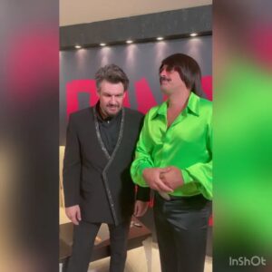 Tonis Sfinos Instagram - 3ήμερο δυνατό και Δευτέρα φαγητό!! Κερνάει ο @panoskiamos_official παιδιά, παραγγελτε άφοβα, λογικαι τιμαι όλοι σπίτι του θα βάλει μπαρμπεκιού :-) Παμε 10-11-12 στο @posidonio_musichall και όποιος αντέξει την απόλαυση θα φύγει χορτάτος! #τσικιτσικιτσικι #σελωσου #αφιερωσου #του_αγιου_πνευματος_λυτρώσου #αχ_σουλα