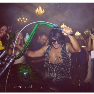 Tonis Sfinos Instagram - Γιωργο ετοιμασου έρχονται τρελες βολτες! Θα τραγουδησουμε μαζι το "Αν μια μερα σε χασω", και θα περασουμε μια αξεχαστη μερα τουγκέδα! #makeawish #georgetonis #voltes_me_chopper #erxontai #euxontai #kalavrytoxwria #kanoni #twix #tonis