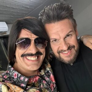Tonis Sfinos Instagram - Η καλή παρέα φέρνει τις καλές συνεργασίες που κάνουν τους καλούς φίλους. Μετράμε ένα χρόνο μαζί σε Αθήνα και Θεσσαλονίκη και τα καλύτερα δεν άρχισαν ακόμη! Σ'ευχαριστω φίλε μου @panoskiamos_official για αυτήν την αξέχαστη χρονιά❤️ Παράταση εμφανίσεων στην Θεσσαλονίκη για άλλα 3 Παρασκευοσάββατα στο @w_nightclub_skg και έπεται συνέχεια... Αθήνα σου ερχόμαστε  στο ανανεωμένο Club22, μαζί μας  θα είναι και η @katerinalioliouofficial ⚡#σκημα_που_σκοΤόνι #καρντιες_ισοπενΤόνι