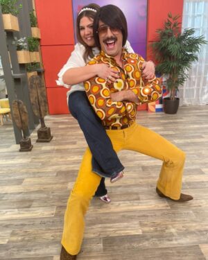 Tonis Sfinos Instagram - Έτσι το σελώνεις το τσικάκι που είναι τρυφερό και απαλό και παιχνιδιαρικο ταυτόχρονα. Η στάση αυτή ειναι η γνωστή : "ανέβα στον ευκάλυπτο ατιμούτσικο κοάλα" και μόνο μια Δανάη με το όνομα Μπάρκα μπορεί να την φέρει εις πέρας ξανά και ξανά! Πάμε Δαναη, έλα, Πάμε πάλι! #pamedanai #Δαναη_κουραστικα #Δαναη_μισο #μισο_αχορταγο_πλασμα #σταματα_παιδακι_μου #θα_σε_μαλωκω #ζουζουνίτσα #τρουφιτσα #μαιμουδιτσα #φονταμενταλισμός #αγουροξύπνημα #δραπανοκατσάβιδο #ατερμονο_παραληρημα #endless_delirium #αρμονικη_αναστατωση #συγκρατημενος_χαμος #ηροδοτος #καμπανακι #τρόλεϋ #φοφικο