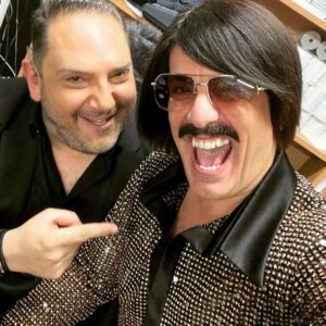 Tonis Sfinos Instagram - Throwback photo όταν παίζαμε παρέα με τον Στελλάρα τον Διονυσίου στην Αστόρια το '97. Φωνάρα, απλός και τσίφτης, πάντα γινότανε χαμός και έσπαγαν όλα τα πιάτα του μαγαζιού για πάρτη του. Τότε του εβγαλα και το ψευδώνυμο "Στέλιος ο πορσελάνινος"! #truestory #τρουστορυ #πορσελανινος #στέλιοςδιονυσίου #μαγκας_ρέι