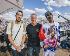 Tony Hawk Instagram - Thanks to @snoopdogg & @dbook for bringing the hype to men’s skatepark finals yesterday. And to @lavenueofficiel for hosting our misfit crew in celebration. Images by @atibaphoto, shiny silver medallion by @tomschaar 🛹🥈🍾