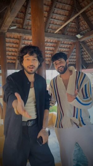 Tony Kakkar Instagram - #Shikayat ✍️🎧 #tonykakkar #fukrainsaan
