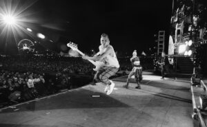 Tony Kanal Instagram - Coachella Round Two LET'S DO THIS!!!
So amped about tonight!! See you all soon 🚀🌕💜

📸: @steveerle