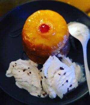 Tony Todd Instagram - Homemade pineapple upside down muffin
#vanillbeanicecream #cayennepepper