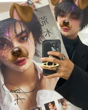 Towa Araki Instagram - カレンダー特典が追加されました！‪⸜♡⸝‍‬

https://www.hmv.co.jp/store/event/46578/

■1本券
»直筆サイン入りカレンダーお渡し＋握手
 
■3本券
»直筆サイン入りカレンダーお渡し＋握手＋2ショットチェキ撮影1枚
 
■8本券
»直筆サイン入りカレンダーお渡し＋握手＋2ショットチェキ撮影2枚
 
※ご希望の特典内容枚数分の＜1冊券＞をご購入ください。イベント当日整列時にチケット枚数に応じてご希望の特典会内容をお伺いさせていただきます。
 
★各回5本以上ご購入者限定特典会★
「たくさん購入してくれてありがとう特典会」
1つの回で5本以上ご購入いただいたチケットを下記集合時間にご提示いただくと、サンタ飛羽との2ショット撮影会(スマホ撮影のセルフィープリントのL版サイズ)にご参加いただけます。
<開始>17:00～　<集合>16:50
※各回複数のチケットをお持ちいただいてもご参加はおひとり様1回となります。集合時間不在の際は参加不可となります。
※全3回参加限定特典会と特典会内容は同じになります。両方の参加条件を満たしてもご参加はおひとり様1回となります。