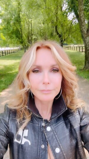 Tracey E. Bregman Instagram - Day 2 of Rooster gate. Being a great neighbor! #ranchlifeinheels #farm #farmlife #neighbors #bestneighbor #chicken #chickenlife #rooster