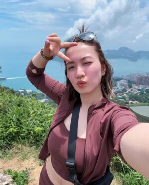 Tracy Chu Instagram - One step at a time x 8000 = 1st hike in HK ✅🥾