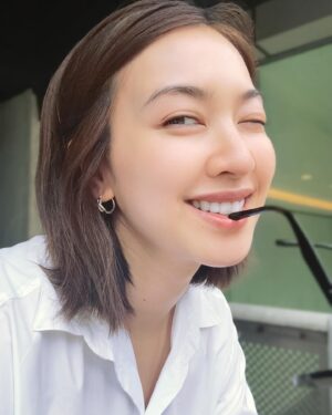 Tracy Chu Instagram - IG allows us to post 20 photos now... too bad only 3 of my selfies were instagramable. 🤔📸