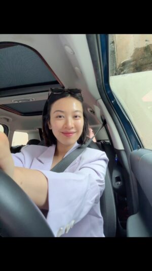 Tracy Chu Instagram - First day out in 30 days... decided to commemorate it by making my first vlog ✌🏻🎥🚙

Featuring my stops at @bhc_peninsula with @jun_cy and @jmmak, then @absolute_apex.aesthetic.hk