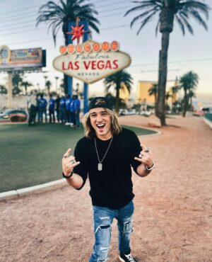 Travis Cormier Instagram - VEGAS BABY VEGAS!!!! 🎉 🤟🏻 @ledert