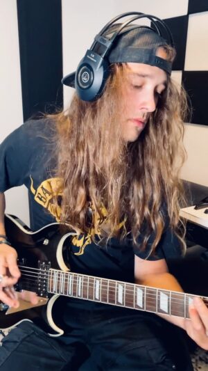Travis Cormier Instagram - Who knows this song ? 😏🤘🏻