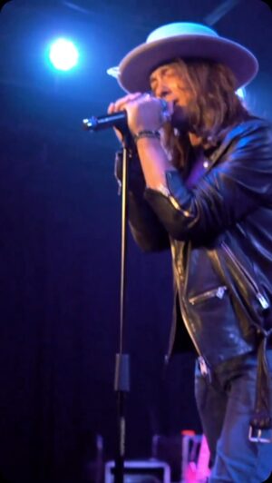 Travis Cormier Instagram - House of the rising sun @mondaysdark 

#music #singing #fyp