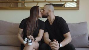 Travis Gordon Instagram - No existen palabras para agradecer tanto amor y buenas vibras para nuestro bebé , para nuestra familia . 

Gracias por tanto !