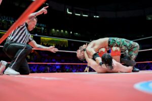 Travis Gordon Instagram - ¡Fenomenal victoria! El estadounidense @theflipgordon se empleó a fondo en el #DomingoFamiliarCMLL para dar cuenta de @nieblaroja_cmll_original en un extraordinario mano a mano. 
📸 @elfotografodelasluchas 

#CMLL #LuchaLibre #LuchaLibreMexicana #LuchaLibreCMLL #ArenaMexico #Luchador #Wrestling #MexicanWrestling #follow