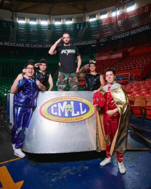 Travis Gordon Instagram - I invited my friends from #SKabeche to Arena México to learn some Lucha Libre. 
➡️(LINK IN BIO)⬅️