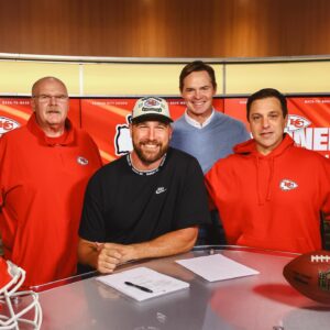 Travis Kelce Instagram - Alright now! @killatrav has signed his new deal ✍️