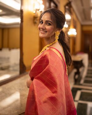 Trina Saha Instagram - Is there any better attire than a Saree?? 🥰

Wearing @anandasarees_ 
Corset blouse @_rohanpariyar 
Styling @rabhisek 
Jewellery @sencogoldanddiamonds 
MUA @sahababusona 
Captured by @priyatoshsinharoy9 
Managed by @decalogue_mgmt 

#trinsi #fashionshow