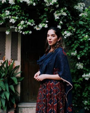 Trinetra Haldar Gummaraju Instagram - HBD post

📸 @abeemanyousee 

.
.

stop scrolling pls 

.
.

#desi #aesthetic #anarkali #kurta #trans #pride #hashtag #lol
