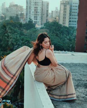 Trinetra Haldar Gummaraju Instagram - Womanhood is a war and a gift. Thank god for it.

Also, @movifiedbollywood, thank you so much for the award “Best Debutante (Series)” - extremely grateful. ❤️

@abeemanyousee made me look stunning as per usual.