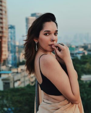 Trinetra Haldar Gummaraju Instagram - Womanhood is a war and a gift. Thank god for it.

Also, @movifiedbollywood, thank you so much for the award “Best Debutante (Series)” - extremely grateful. ❤️

@abeemanyousee made me look stunning as per usual.