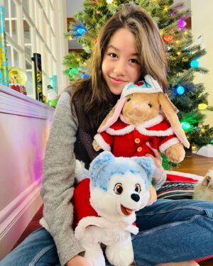 Trinity Bliss Instagram - ✨ Thrilled to be the voice that brings the lovely cute little elf Marzipan to life in the new "Glisten and the Merry Mission" film by @BuildABear Entertainment! Streaming now! 🎬 Join me and Marzipan in spreading the holiday cheer with a new family holiday tradition! #BuildABear #GlistenAndTheMerryMission