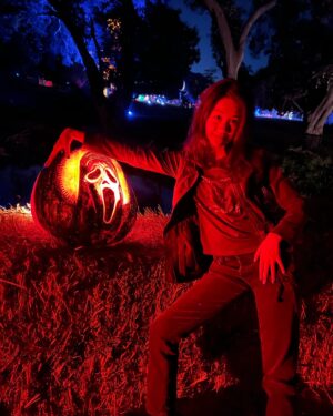 Trinity Bliss Instagram - I thought I was going to experience something very horror with my friend Julia, turns out it was a jack-o-lantern wonderland! 🎃🖤Happy Halloween season folks!