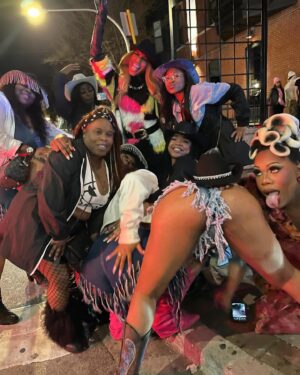 Trinity K. Bonet Instagram - Chicago was a movie..and we only in the beginning credits…#chitown #cowgirlsummer #shopakira #chanel