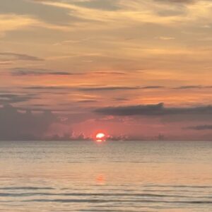 Tsai Jui-hsueh Instagram - 喜歡日出還是夕陽？🧡