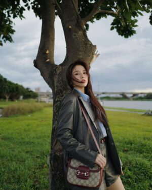 Tsai Jui-hsueh Instagram - 情人節想好要跟誰過了嗎？

這次七夕情人節限定包款
經典的Horsebit 馬銜鍊包款搭配
Rosso Ancora 暗紅色皮革真的好喜歡♥️

@gucci #gucci