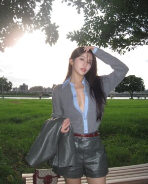 Tsai Jui-hsueh Instagram - 情人節想好要跟誰過了嗎？

這次七夕情人節限定包款
經典的Horsebit 馬銜鍊包款搭配
Rosso Ancora 暗紅色皮革真的好喜歡♥️

@gucci #gucci