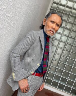 Tsurutaro Kataoka Instagram - ストライプ💫

⭐️オリジナルデザインスーツ✨

⭐️TINTORIA MATTEI954 （ティントリアマッテイ954）シャツ👔

⭐️Brilla per il gusto（ブリッラ ペル イル グスト）ネクタイ✨

⭐️オリジナルレザーベルト✨

⭐️georg jensen （ジョージジェンセン）ヘマタイトイアリング👂

⭐️アンティークインディアンジュエリーブレスレット✨

⭐️アンティークTouareg(トゥアレグ)シルバーリング💍

⭐️アンティークインディアンジュエリーリング💍

⭐️オリジナルエナメルシューズ👞

#片岡鶴太郎#俳優#画家#ヨーギー#ヨガ#つるちゃん#オシャレ#古着#太田プロ#芸人#ぴよこちゃん#おでん芸#ものまね#ボクシング#ちょっちゅね#pm11時起き