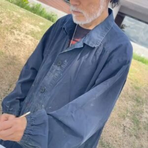 Tsurutaro Kataoka Instagram - 毎年恒例山梨富士山制作🗻
河口湖から臨む富士山を描きます🖌️
さぁ〜て今年はどんな富士山になるのか〜🗻

#片岡鶴太郎#俳優#画家#ヨーギー#ヨガ#つるちゃん#オシャレ#古着#太田プロ#芸人#ぴよこちゃん#おでん芸#ものまね#ボクシング#ちょっちゅね#pm11時起き#富士山#山梨#絵の具#河口湖