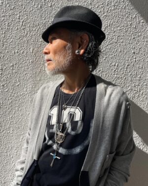 Tsurutaro Kataoka Instagram - 西陽にカーディガン🌇

⭐️Dolce & Gabbana（ドルチェ&ガッバーナ）カーディガン💫

⭐️MAISON MARGIELA (メゾン マルジェラ)Tシャツ👕

⭐️Danke Schon（ダンケシェーン）ダメージパンツ✨

⭐️JUST CAVALLI（ジャスト・カヴァリ）ハット🎩

⭐️georg jensen （ジョージジェンセン）ヘマタイトイアリング👂

⭐️GIVENCHY（ジバンシー）クロスネックレス✝️

⭐️ネックレススカンジナビアジュエリー💎

⭐️georg jensen （ジョージジェンセン）ガーネットネックレス☝️

⭐️アンティークギメルリング💍

⭐️アンティークTouareg(トゥアレグ)シルバーリング💍

⭐️アンティークインディアンジュエリーリング💍

⭐️Dr. Martens（ドクターマーチン）ブーツ🥾

#片岡鶴太郎#俳優#画家#ヨーギー#ヨガ#つるちゃん#オシャレ#古着#太田プロ#芸人#ぴよこちゃん#おでん芸#ものまね#ボクシング#ちょっちゅね#pm11時起き#dolce&gabbana#maisonmargiela#dankesxhon#justcavalli#georgjensen#givenchy#touareg#drmartens